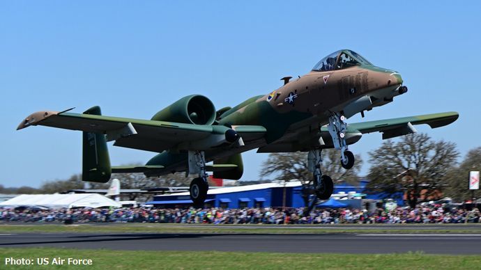 退役いよいよ開始？米空軍の対地攻撃機A-10サンダーボルトII82-648号機が軍用機保管施設「ボーンヤード」に！