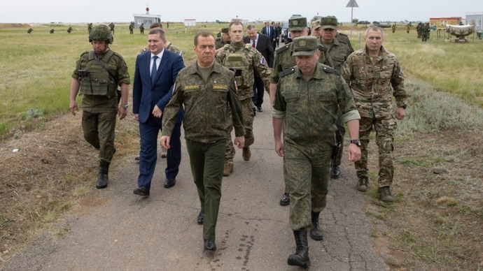 ロシア軍に今年入隊の契約兵が23万人超に…メドベージェフ前大統領が明らかに！