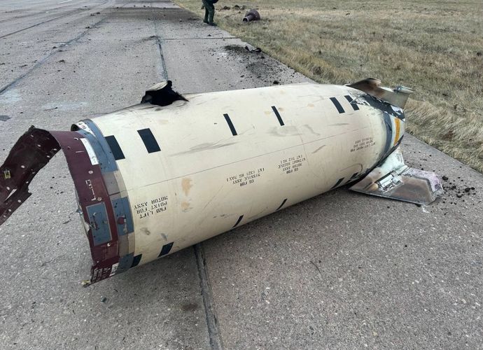 ロシア空軍基地に火の雨…ウクライナ軍がATACMS戦術ミサイルで攻撃！
