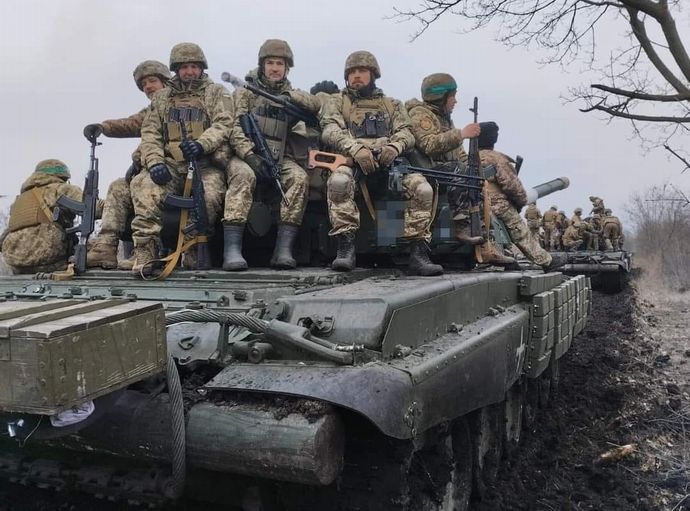 ロシア軍がバフムトで失速、アブデーフカやクレミンナに力点を移し防衛に転じていると英国防省分析！