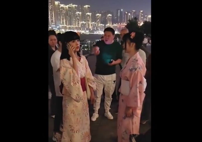 中国重慶市で女性2人が日本の「和服」を着て踊り警察沙汰に！