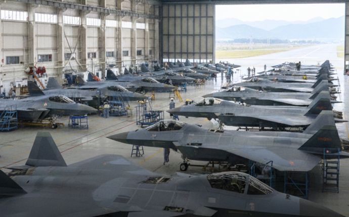 中国の驚異的な戦闘機の生産ペース、J-20は年120機・J-16は年100機…英防衛研究所！