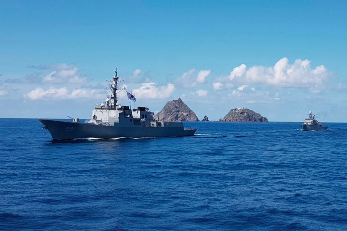 韓国海軍が島根県の竹島周辺海域で防衛訓練、李政権下で初…外務省「極めて遺憾」と強く抗議！