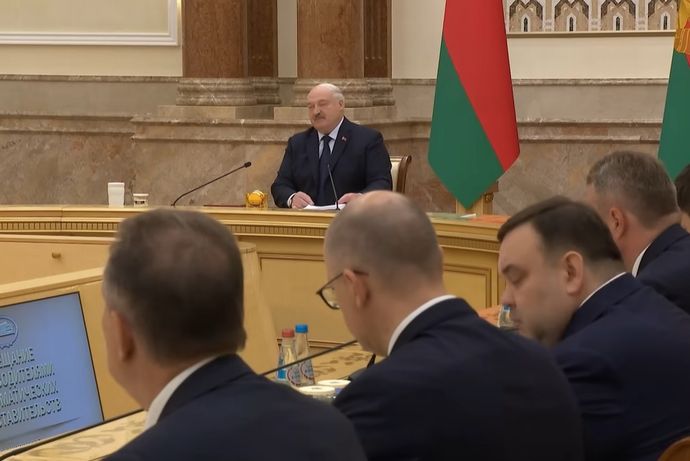 ベラルーシのルカシェンコ大統領、各国大使に「国の経済を存続させるには軍事動員が必要」と発言！