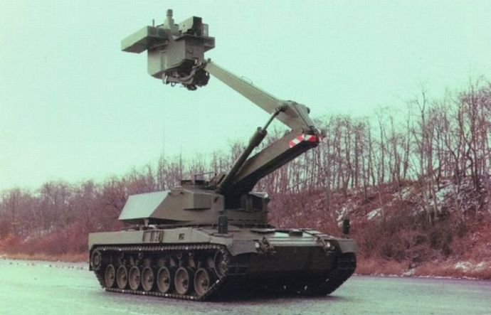 米「M1よりM2は車高が30cm高い分攻撃力が」…一方ロシアは18mのクレーン車の籠から対戦車ミサイルを発射！