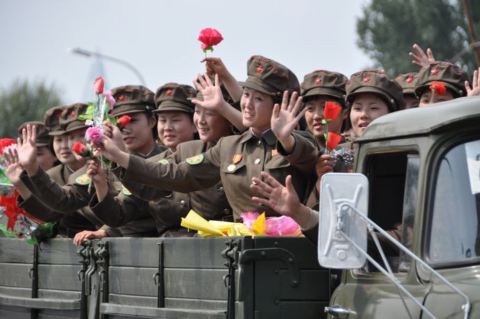 Female_soldiers_in_North_Korea_military_parade_(15452372509)