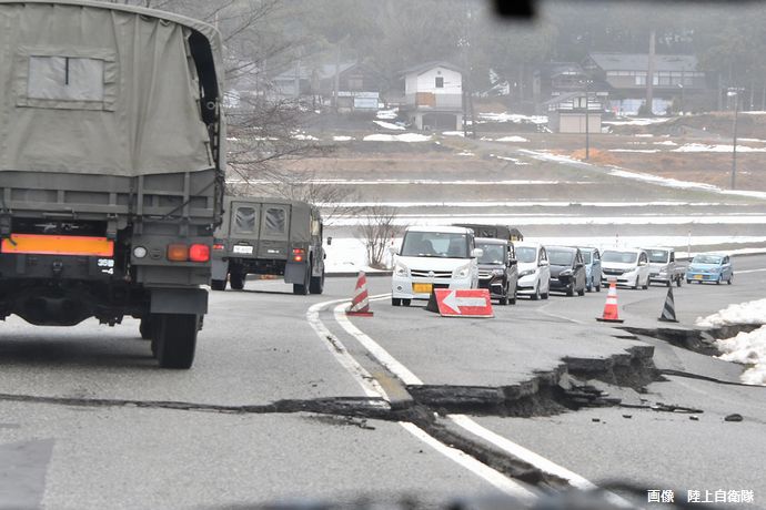 岸田首相「地震対応の自衛隊員を4日中に2000人から4600人に増強する」と表明！