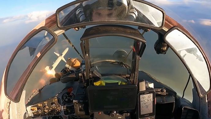 ウクライナ空軍公式アカウントがHARM搭載のMiG-29戦闘機動画を公開？！