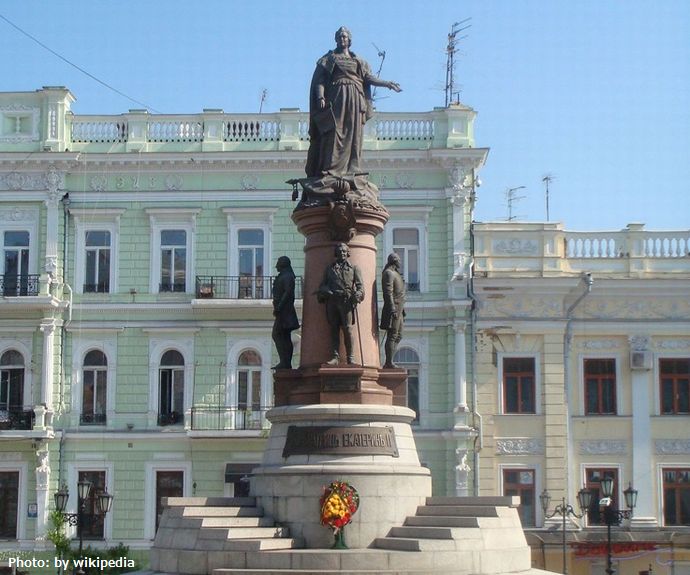 オデッサでロシアの女帝像を撤去へ、住民投票で過半数が賛成…ウクライナ全土で排除加速！