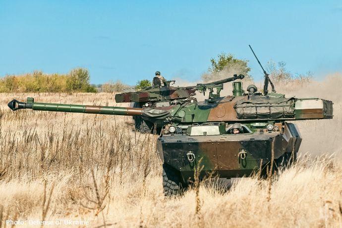 フランス供与の戦闘偵察車AMX-10-RCで集中訓練…ウクライナ軍第37独立海兵旅団！