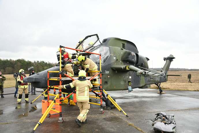 タイガー攻撃ヘリが墜落、ドイツ連邦軍が最悪の事態を想定した航空事故訓練を実施！