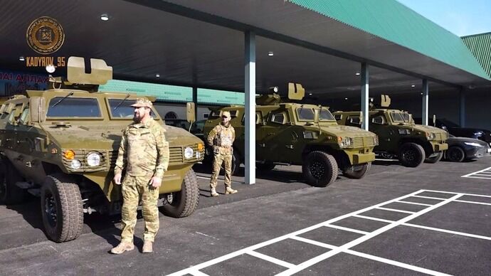 ロシア国防省シェイク・マンスール予備歩兵大隊に配備された中国製装甲車両タイガー！