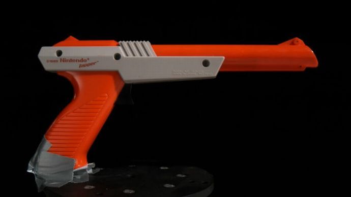 任天堂の1980年代光線銃ゲーム「ダックハント」、ブラウン管画面をスローモーション撮影してわかる驚きの仕組みとは？！
