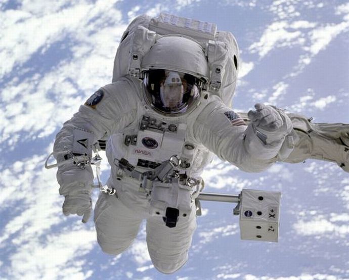 汗も尿も飲み水に、ISSにおける水分回収率98%を達成…NASA！
