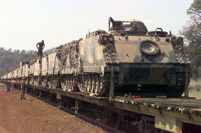 船舶や鉄道の輸送量、今後10年で倍増の方針へ…国土交通省！