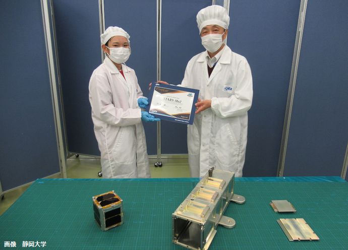 超小型人工衛星「蓬莱」待望の宇宙へ、JAXA引き渡し来春発射…静岡大工学部！