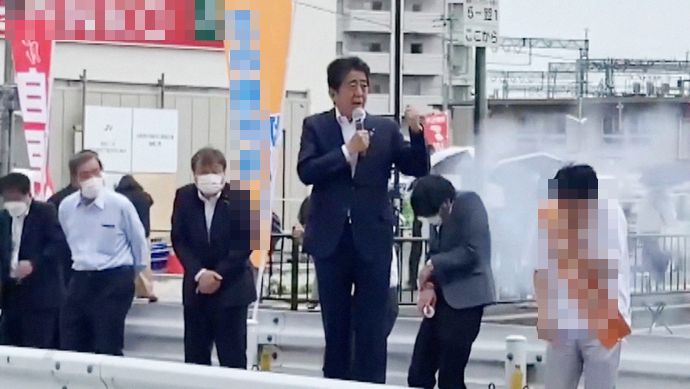 安倍元首相銃撃事件から1年、「別に真犯人がいる」論理飛躍…今も飛び交う陰謀論！