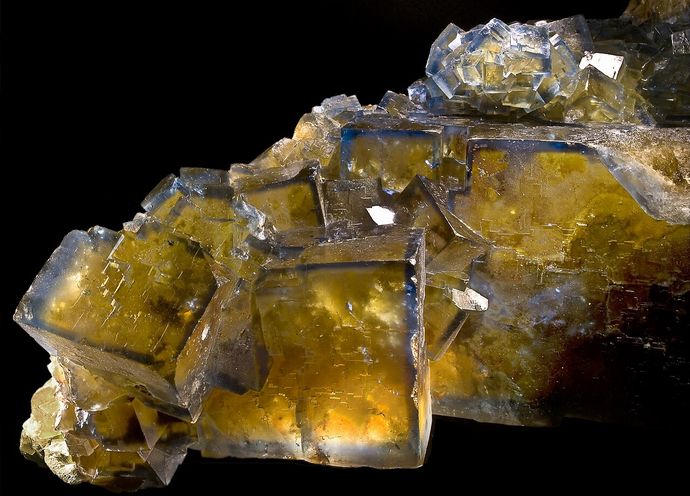 半導体の生命線「蛍石」　高純度で生成、世界初の大型プラント製造…住友電設と名古屋工大！