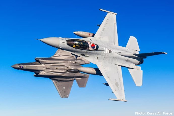 韓国空軍KF-16戦闘機とオーストラリア空軍F-35Aステルス戦闘機が共同飛行訓練！