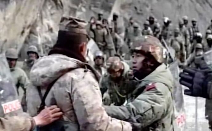 中国とインドが国境地帯で衝突、両軍が素手で殴り合い…司令官同士の話し合いで対立解決！