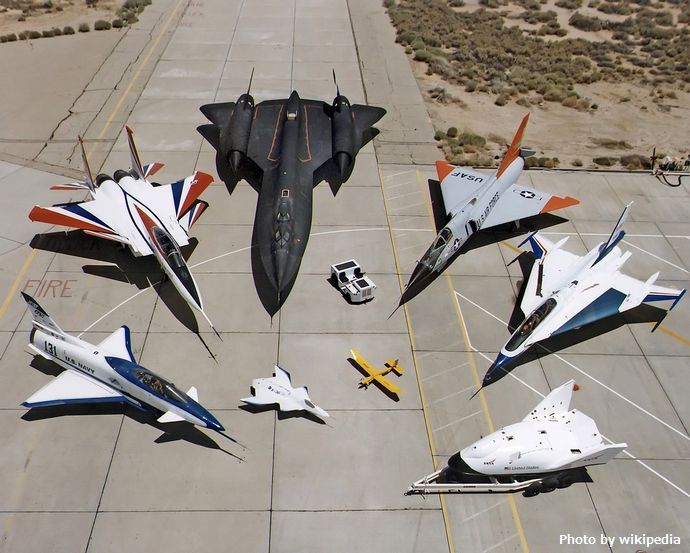 1277px-Collection_of_military_aircraft