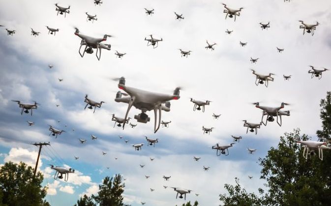 米軍DARPAの「数千機のドローンによる協調攻撃を可能にする計画」！