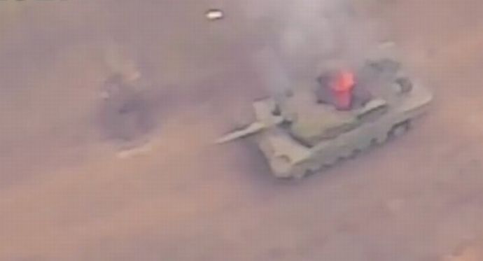 ウクライナ軍のレオパルド2戦車に自爆ドローン攻撃…2日間で3両目！