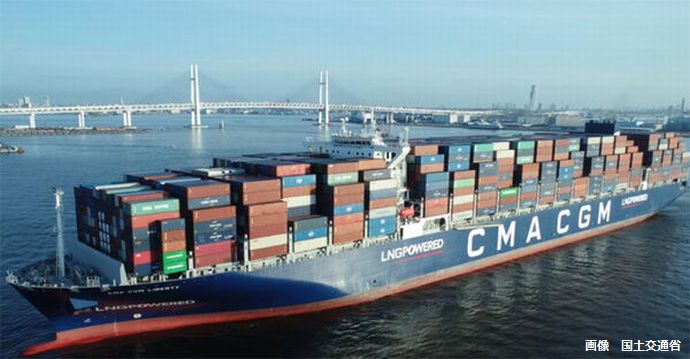 国内に定期寄港する船では最大となる超大型LNGコンテナ船「CMA CGM Liberty」が横浜に初入港！