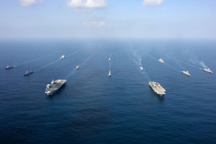 イギリス海軍空母「 プリンス・オブ・ウェールズ」とインド海軍空母「ヴィクラント」が共同訓練！