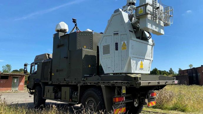 1km離れた場所から電波でドローンを打ち落とすシステムをイギリス陸軍が開発中！
