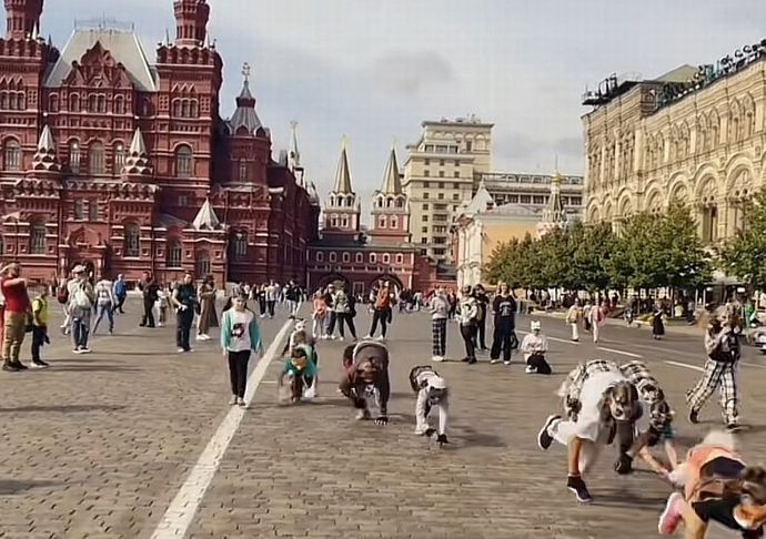 「四足歩行の若者が続出」…ロシアで大問題なワケ！