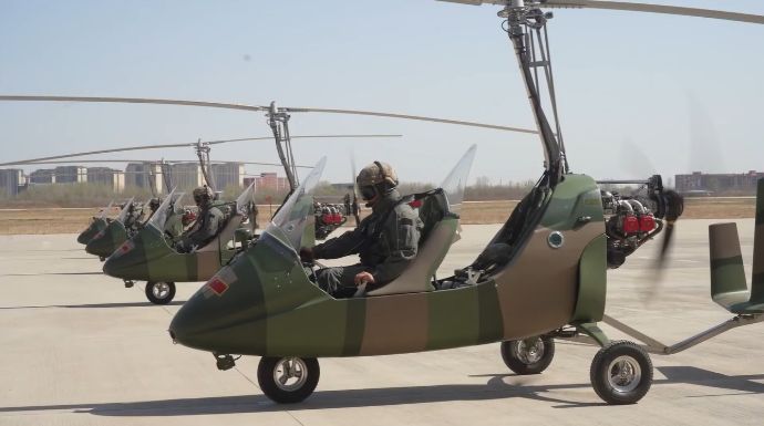 中国軍第82集団軍1旅団、オートジャイロを使用した空中強襲訓練を実施！