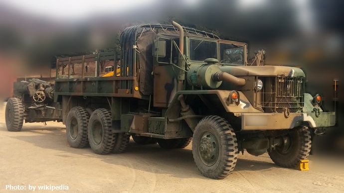 韓国海軍戦司令部所属のK10除染車両が道路に水をまく…釜山全域に猛暑警報が発令！