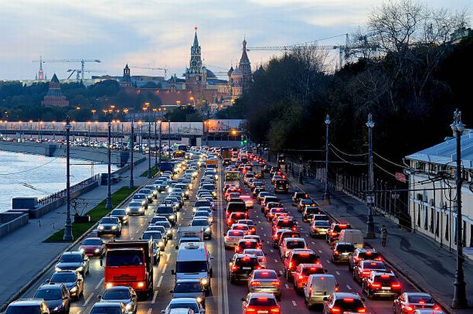 ロシア議員、全ての道路を有料道路にすることを提案「電気料金のような法案が出されるだろう」…車は一部の人々の贅沢品に！
