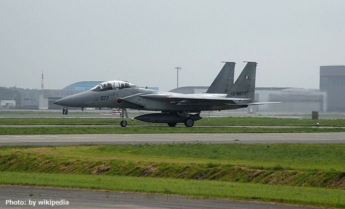 戦闘機飛び交う航空自衛隊千歳基地内で親子グマ3頭を目撃…北海道千歳市！
