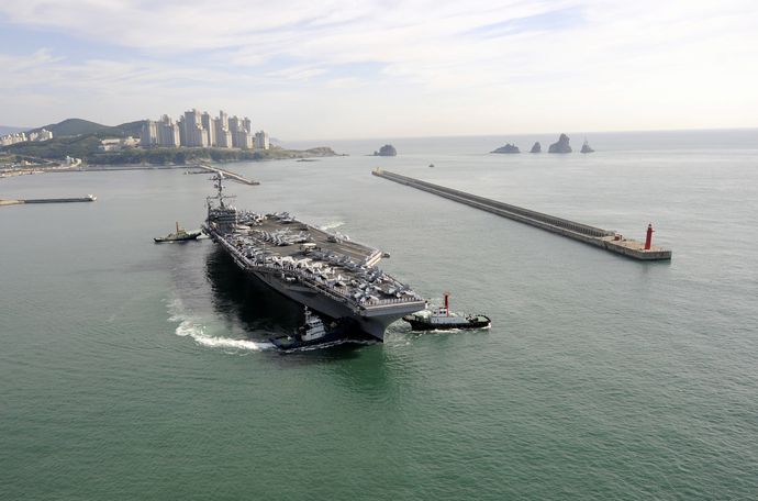 米海軍空母「ジョージ・ワシントン」が釜山に入港…米韓の海上連合態勢を誇示！