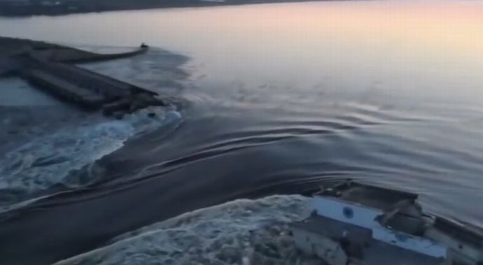 ロシア軍がザポリージャ原発に冷却水供給のダムを破壊したと発表…ウクライナ軍！