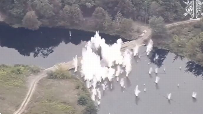 ロシア軍がセイム川に設置した仮設橋をピンポイント攻撃で破壊し補給路を遮断！