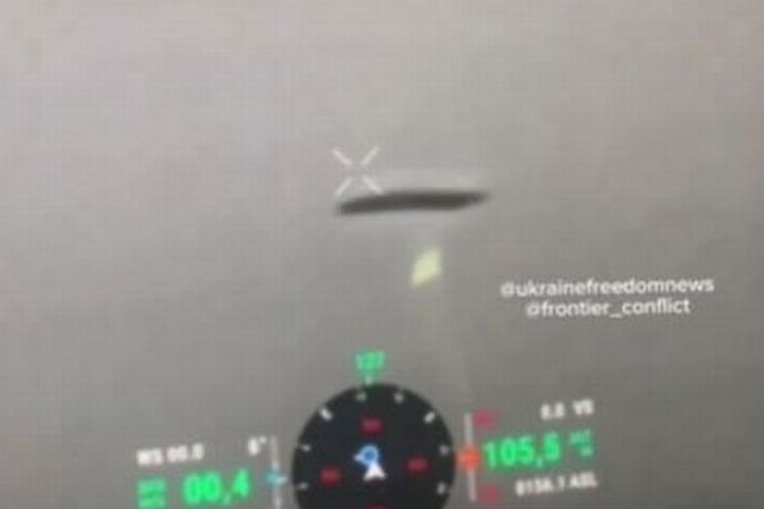 ウクライナの戦場に謎の円盤型の物体が出現、第406大隊のドローンが撮影！