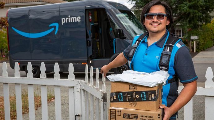 アマゾン配達員に「スマートグラス」を導入へ…地図を表示し玄関先に誘導！