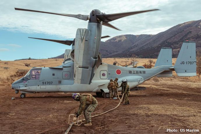 陸自V-22オスプレイに給油する米海兵隊前方展開支援チーム…日米共同訓練「鉄拳23」！