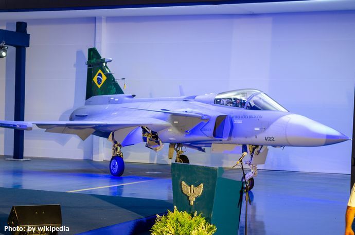 「やっぱ『JAS-39 グリペン』にする」北欧戦闘機なぜいま選ばれる？！