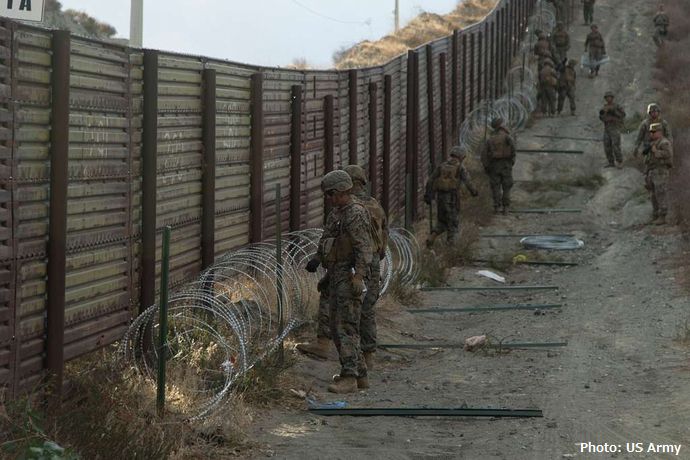 バイデン米政権、メキシコ国境に陸軍と海兵隊1500人派遣へ…移民の大量流入に備え！