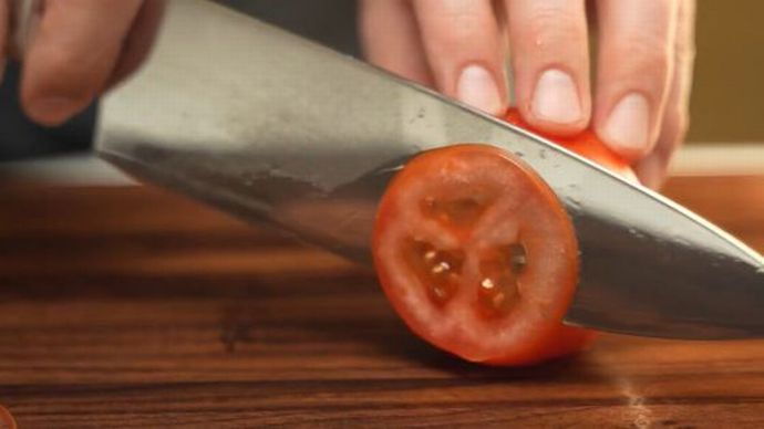 超音波のパワーで食材をスイスイ切れる「超音波包丁」が登場！