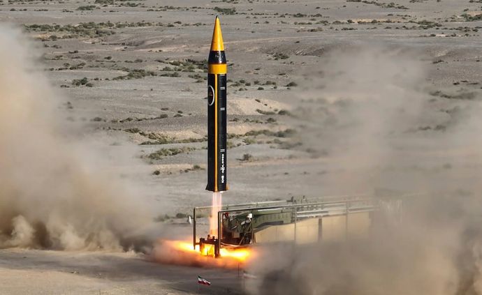 イラン、新型弾道ミサイル「ハイバル」の試射に成功、射程2000キロ…イスラエルと米国の基地が射程内に！