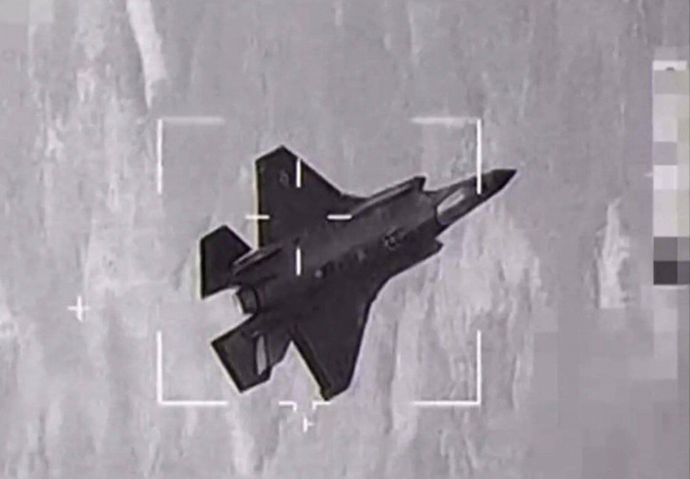 ラファール戦闘機が近距離空戦でF-35ステルス戦闘機を容易に打ち負かし！