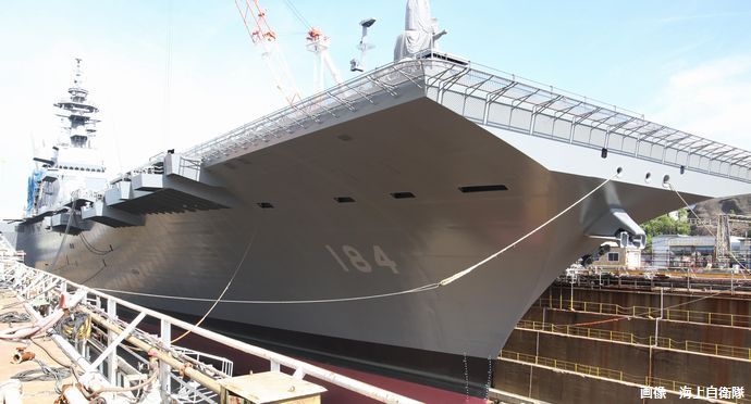 艦首が四角形に変わり空母化した護衛艦「かが」…初の試験航海に出港！