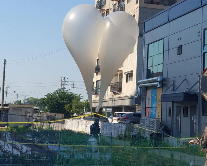 ソウルも平壌も糞便まみれ「35万個分の汚物を準備中」…南北糞便風船バトル！