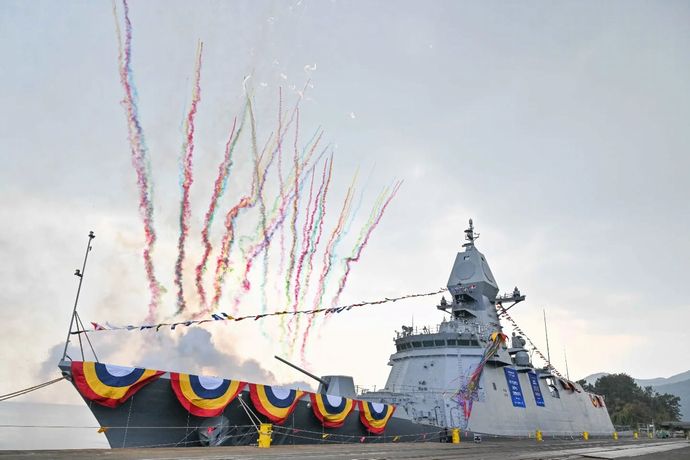 韓国の最新鋭護衛艦「全南」が進水、来年末に海軍引き渡し…独自開発した多機能位相配列レーダーを装備！