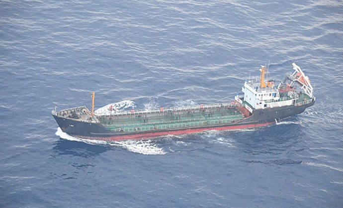 国連の制裁対象である北朝鮮のタンカーを中国海域で捕捉…国連加盟国への入港は禁止！